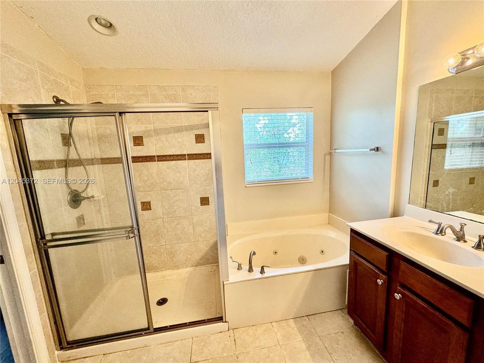 В аренду: $3,800 (4 спален, 2 ванн, 2046 Квадратных фут)