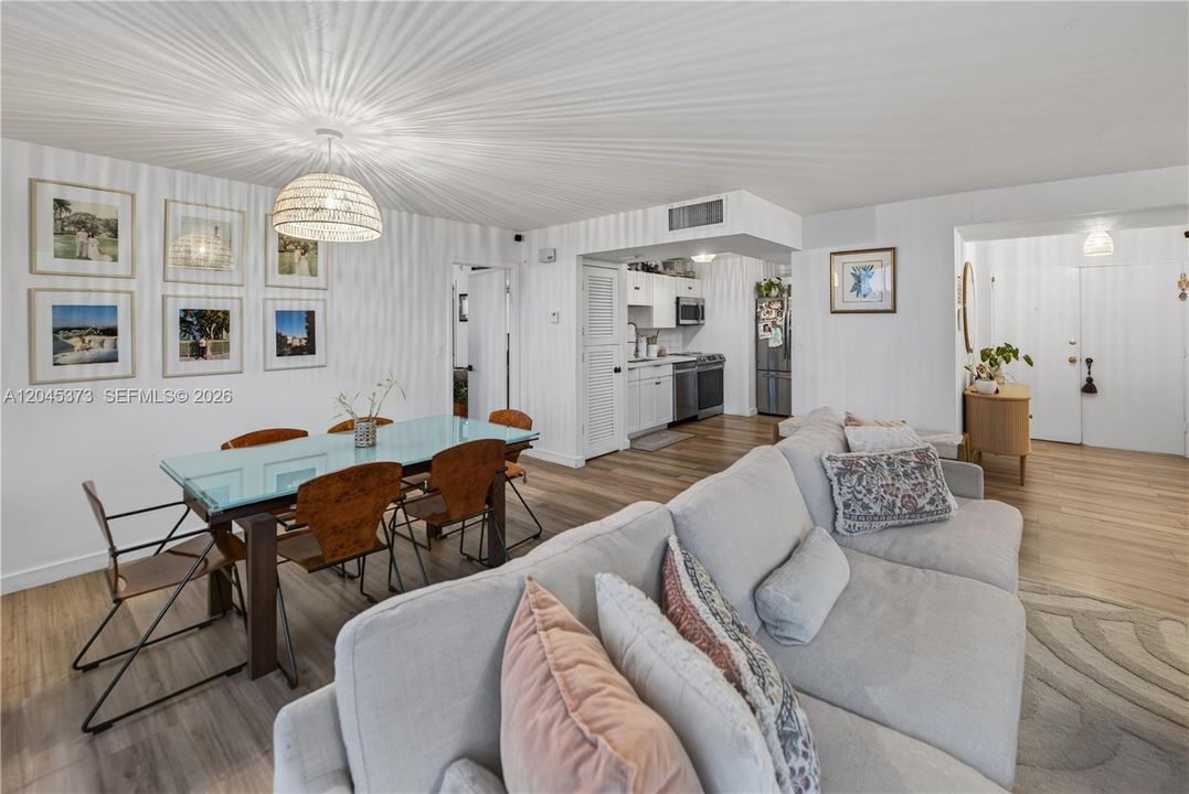 For Sale: $875,000 (2 beds, 2 baths, 1050 Square Feet)
