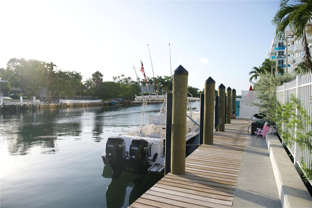 For Sale: $875,000 (2 beds, 2 baths, 1050 Square Feet)