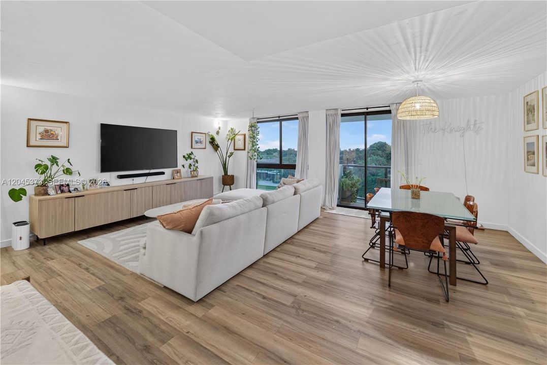 For Sale: $875,000 (2 beds, 2 baths, 1050 Square Feet)