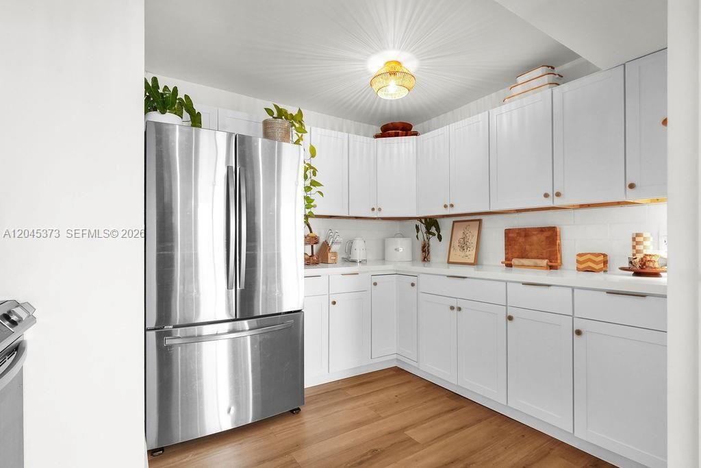 For Sale: $875,000 (2 beds, 2 baths, 1050 Square Feet)