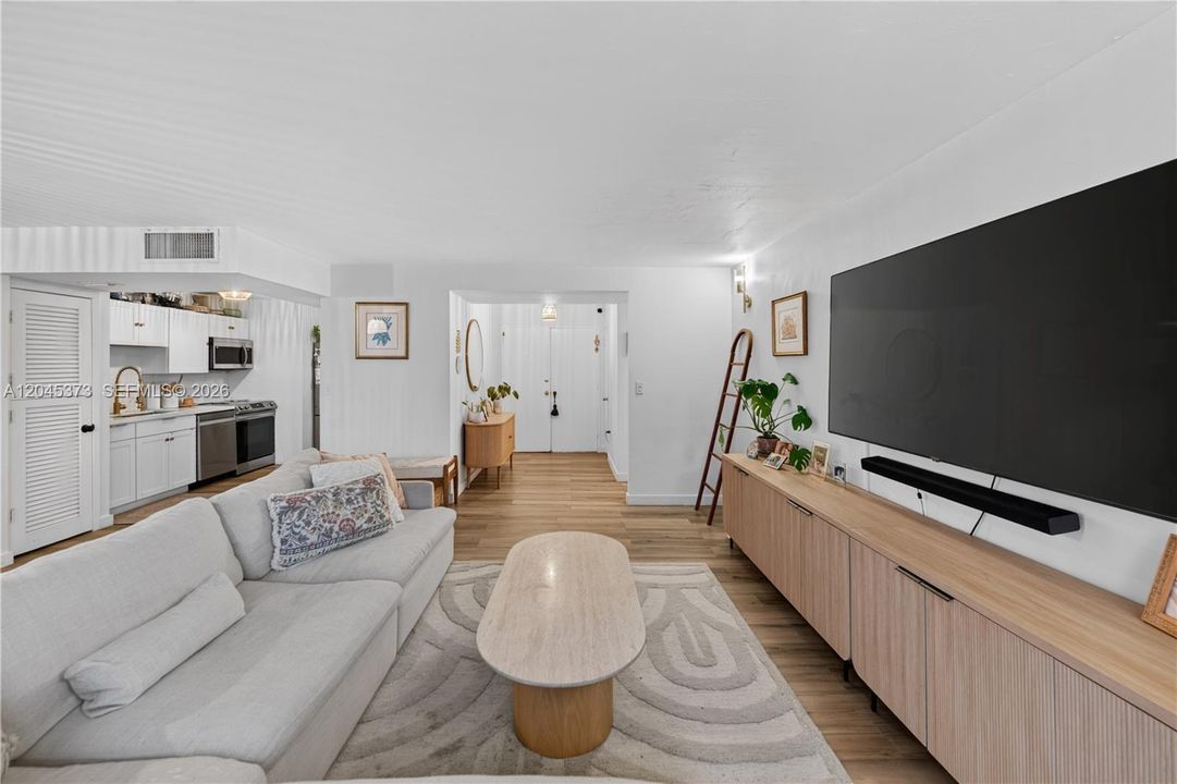 For Sale: $875,000 (2 beds, 2 baths, 1050 Square Feet)