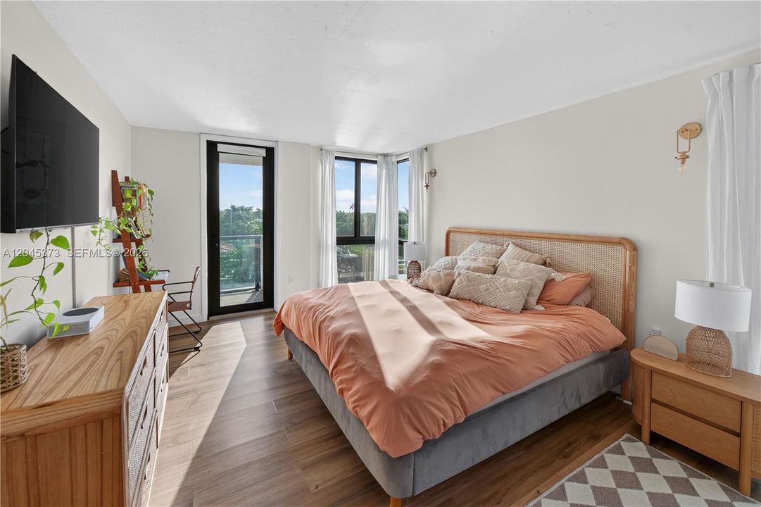 For Sale: $875,000 (2 beds, 2 baths, 1050 Square Feet)