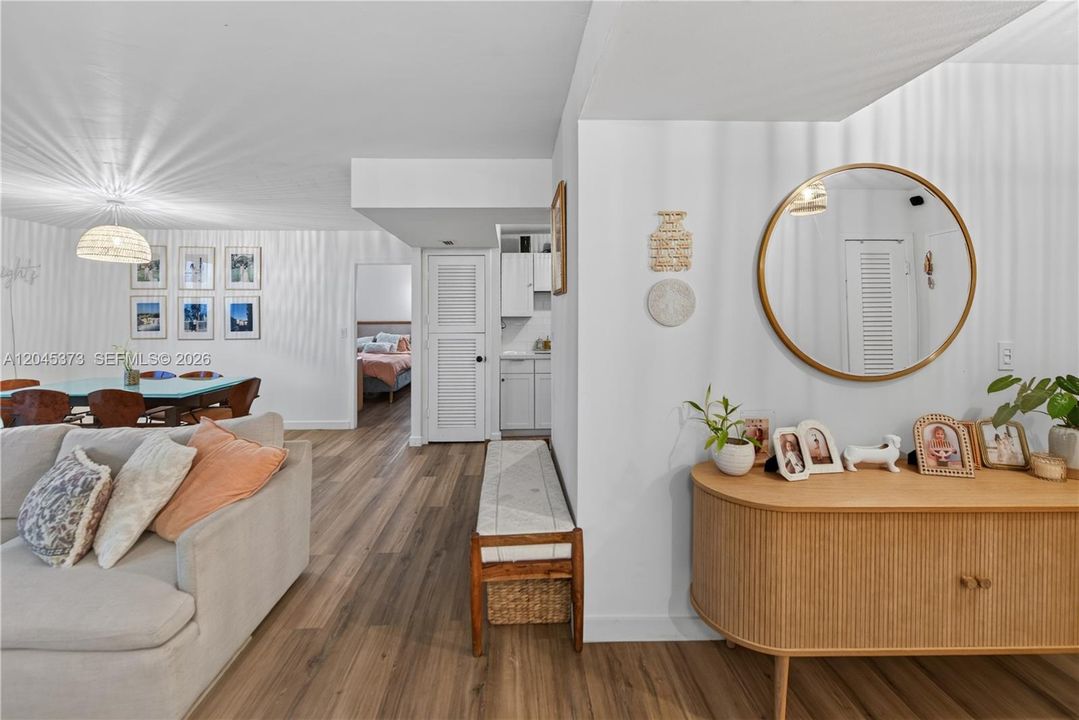 For Sale: $875,000 (2 beds, 2 baths, 1050 Square Feet)