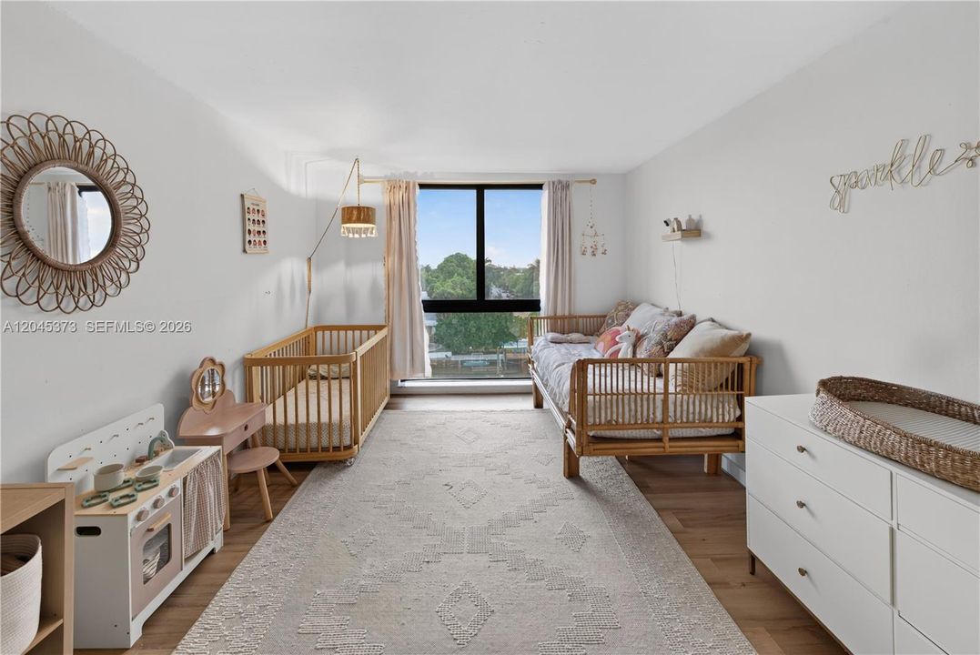 For Sale: $875,000 (2 beds, 2 baths, 1050 Square Feet)