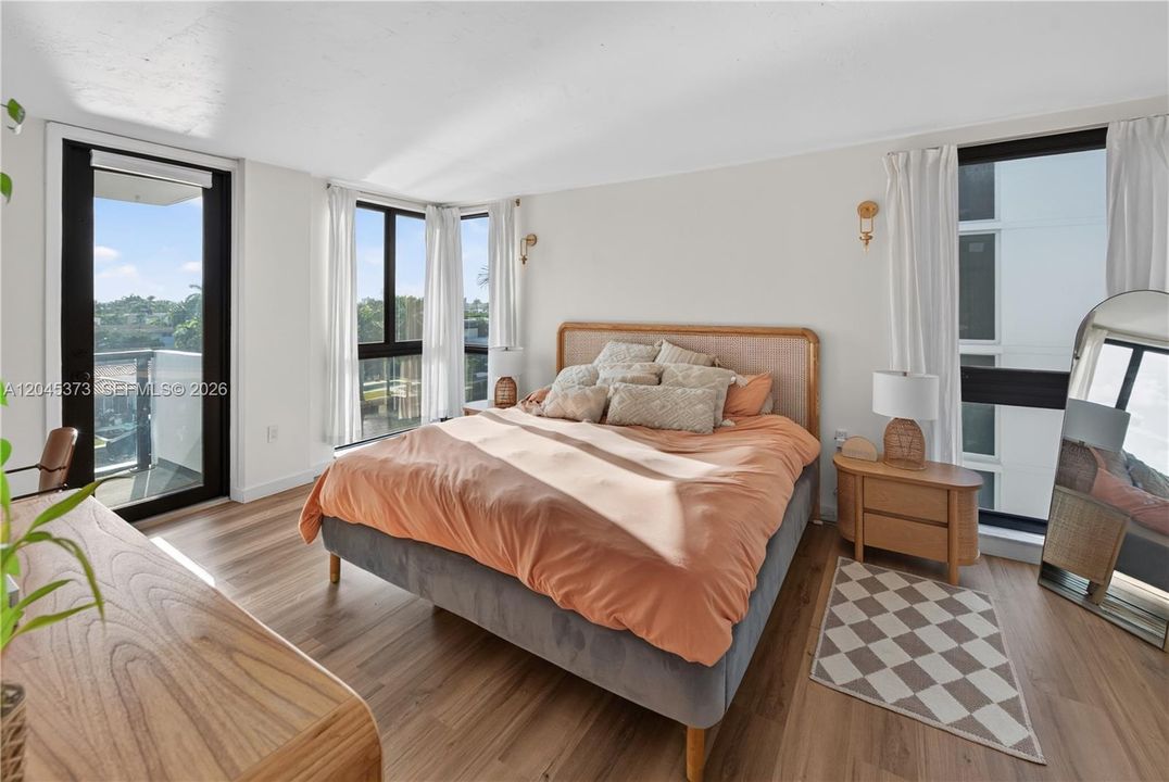 For Sale: $875,000 (2 beds, 2 baths, 1050 Square Feet)