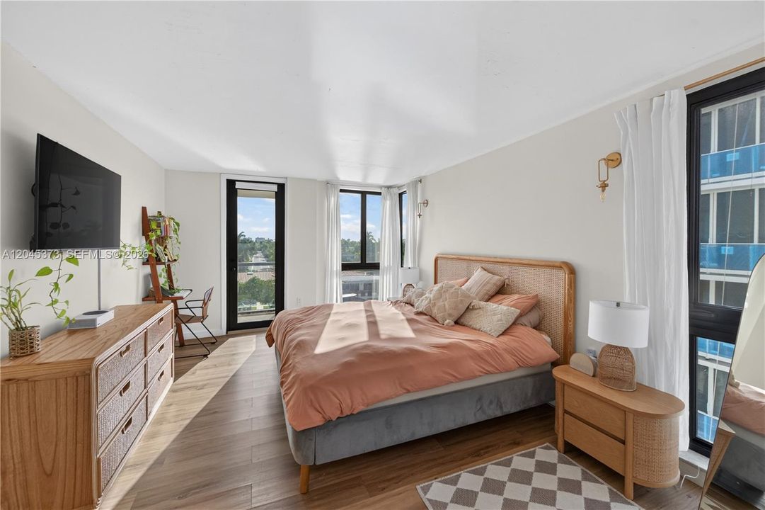 For Sale: $875,000 (2 beds, 2 baths, 1050 Square Feet)