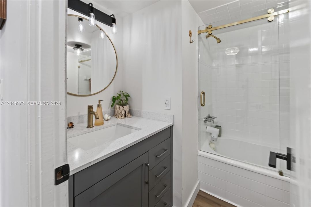 For Sale: $875,000 (2 beds, 2 baths, 1050 Square Feet)