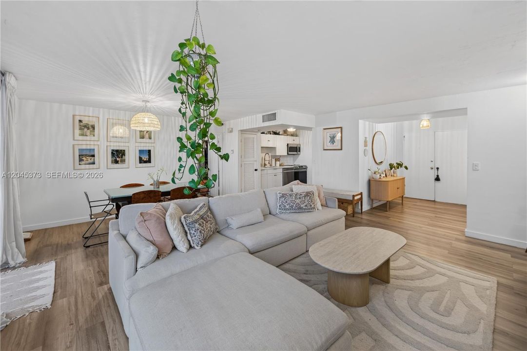 For Sale: $875,000 (2 beds, 2 baths, 1050 Square Feet)