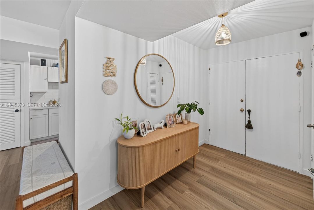 For Sale: $875,000 (2 beds, 2 baths, 1050 Square Feet)