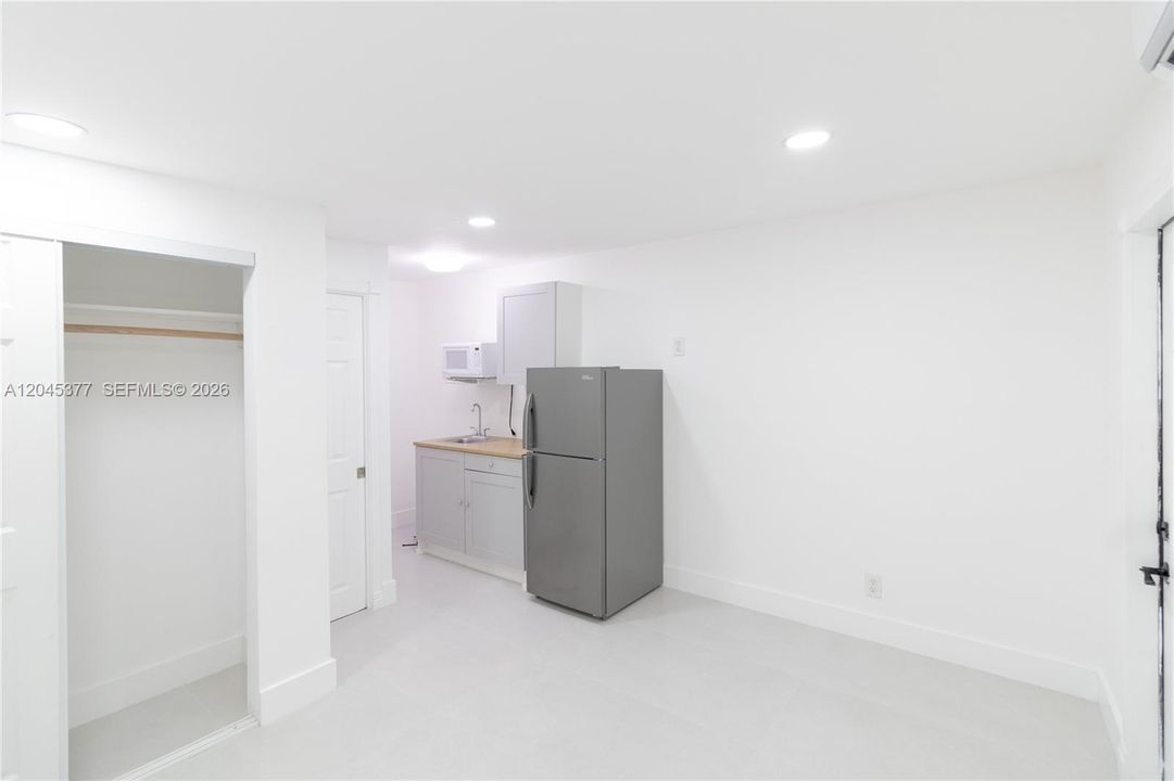 For Rent: $1,262 (1 beds, 1 baths, 1563 Square Feet)