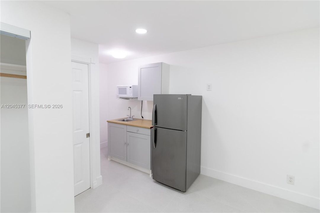 For Rent: $1,262 (1 beds, 1 baths, 1563 Square Feet)