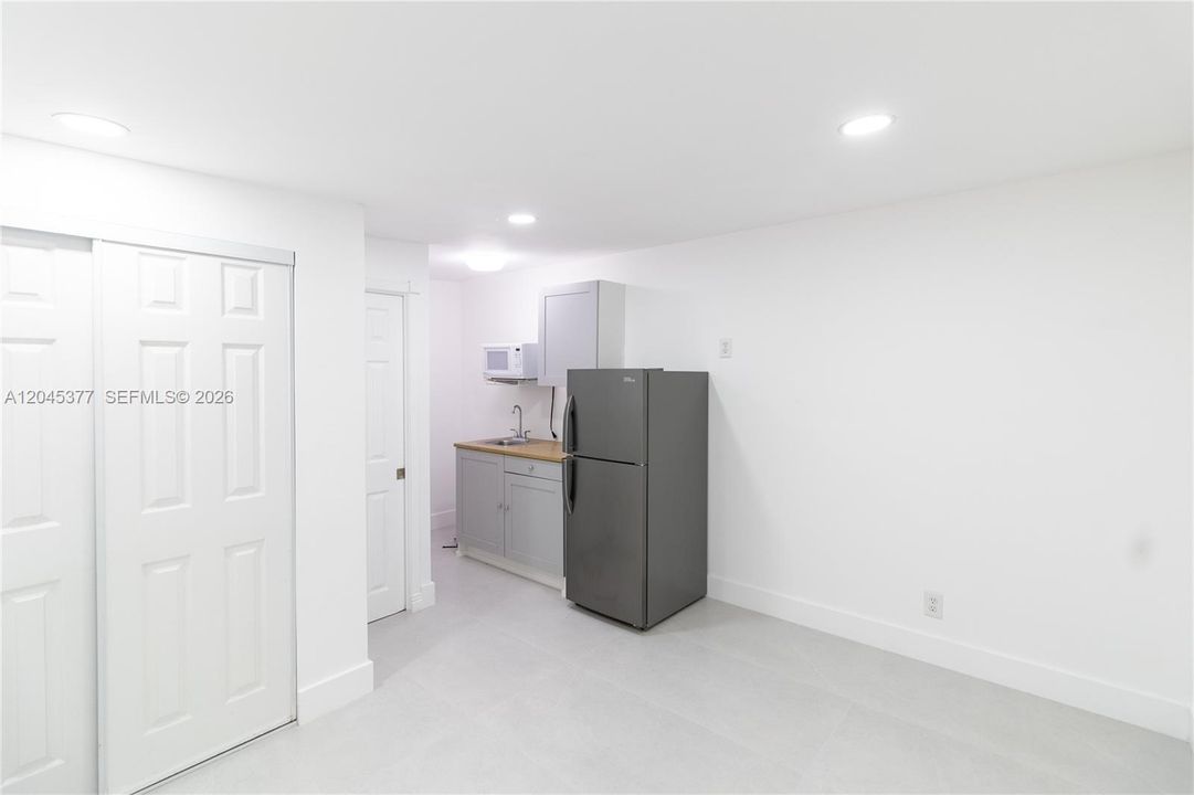 For Rent: $1,262 (1 beds, 1 baths, 1563 Square Feet)