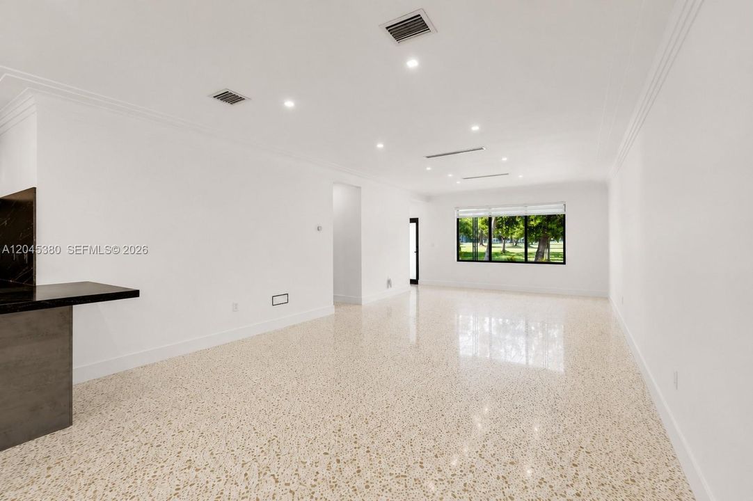 В аренду: $6,950 (3 спален, 3 ванн, 2041 Квадратных фут)
