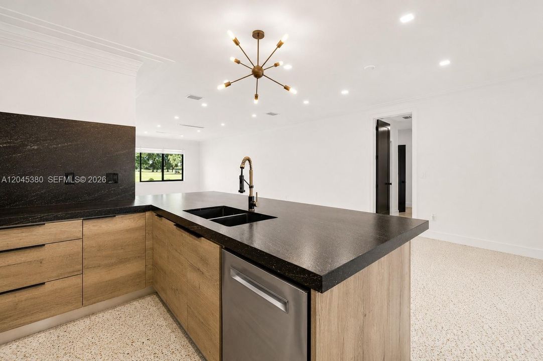 В аренду: $6,950 (3 спален, 3 ванн, 2041 Квадратных фут)