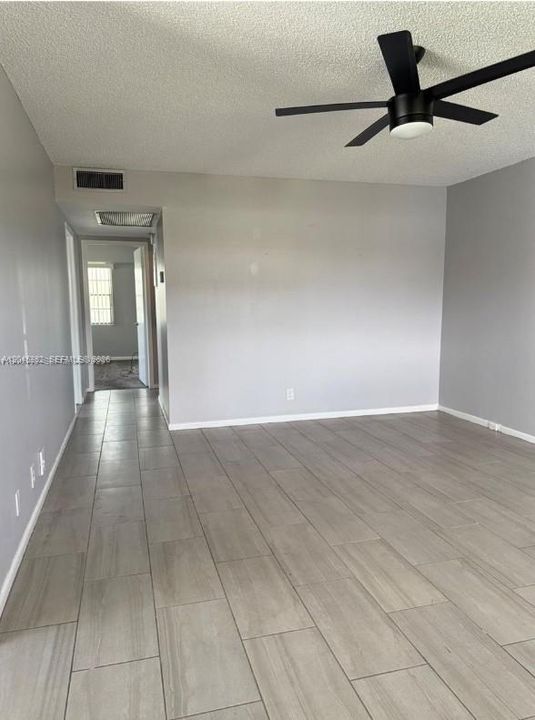 В аренду: $1,850 (2 спален, 1 ванн, 819 Квадратных фут)