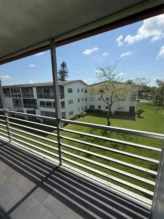 В аренду: $1,850 (2 спален, 1 ванн, 819 Квадратных фут)