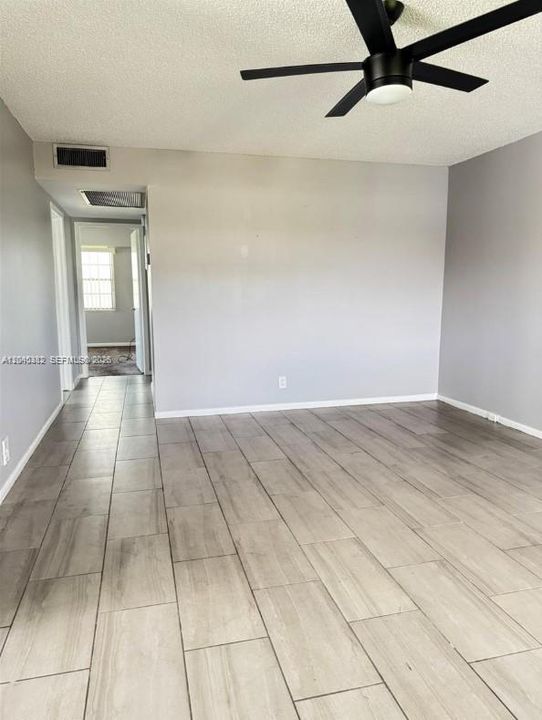 В аренду: $1,850 (2 спален, 1 ванн, 819 Квадратных фут)
