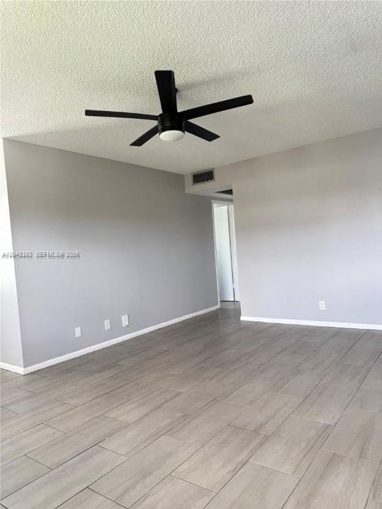 В аренду: $1,850 (2 спален, 1 ванн, 819 Квадратных фут)