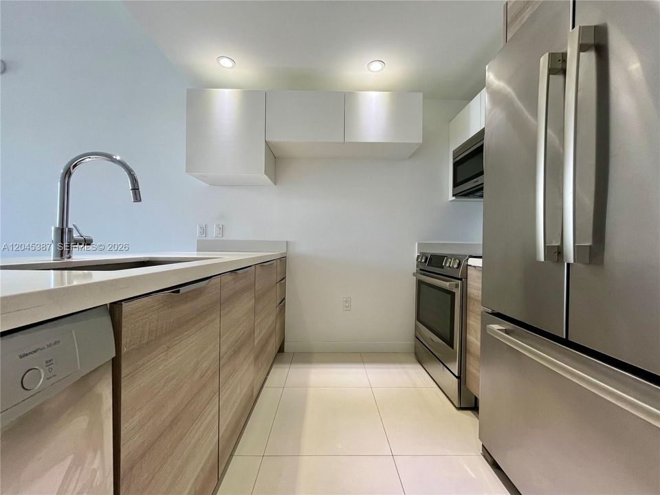 For Rent: $6,000 (3 beds, 3 baths, 1335 Square Feet)
