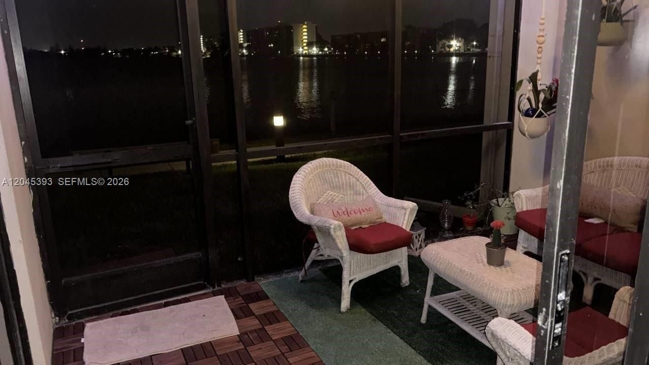 En Venta: $228,000 (2 camas, 2 baños, 1120 Pies cuadrados)