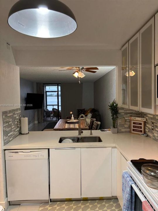En Venta: $228,000 (2 camas, 2 baños, 1120 Pies cuadrados)