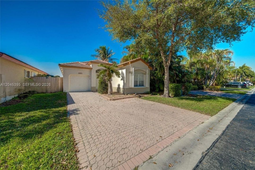 En Venta: $710,000 (3 camas, 2 baños, 1654 Pies cuadrados)