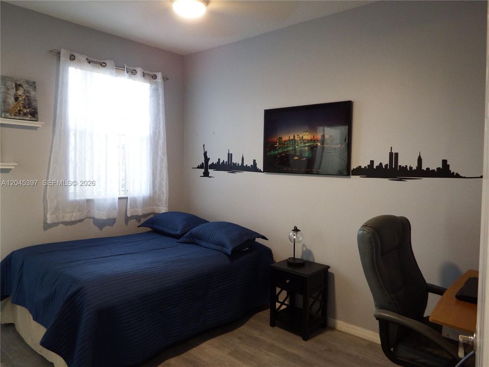 На продажу: $378,900 (3 спален, 3 ванн, 1382 Квадратных фут)