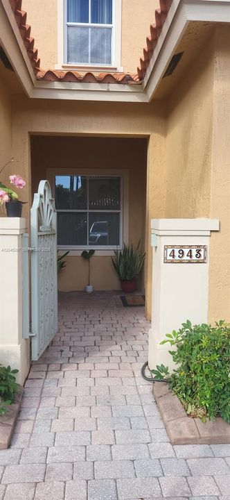 En Venta: $378,900 (3 camas, 3 baños, 1382 Pies cuadrados)