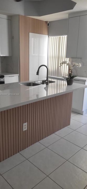 En Venta: $378,900 (3 camas, 3 baños, 1382 Pies cuadrados)