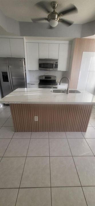 En Venta: $378,900 (3 camas, 3 baños, 1382 Pies cuadrados)