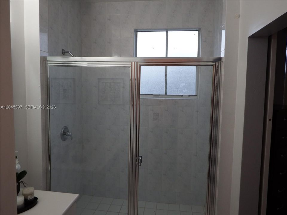 На продажу: $378,900 (3 спален, 3 ванн, 1382 Квадратных фут)