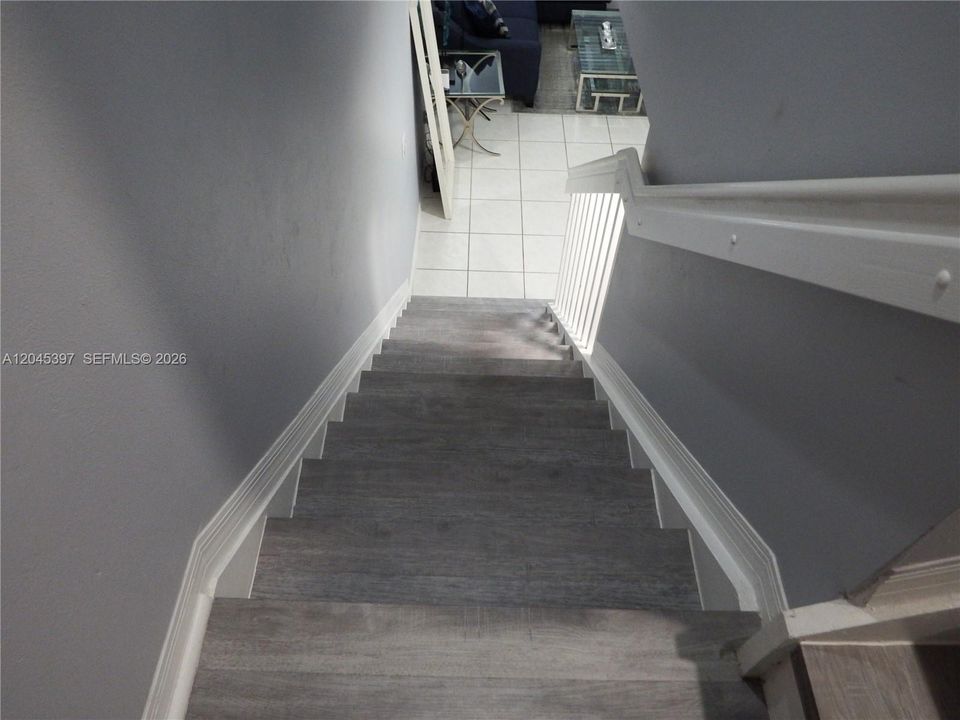 На продажу: $378,900 (3 спален, 3 ванн, 1382 Квадратных фут)