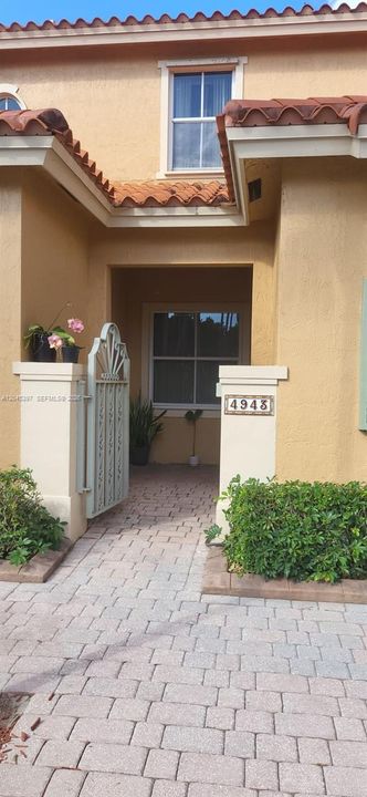 En Venta: $378,900 (3 camas, 3 baños, 1382 Pies cuadrados)