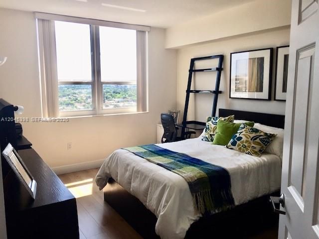 For Rent: $3,400 (2 beds, 2 baths, 1180 Square Feet)
