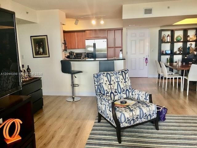 For Rent: $3,400 (2 beds, 2 baths, 1180 Square Feet)