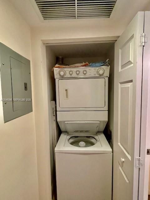 For Rent: $3,400 (2 beds, 2 baths, 1180 Square Feet)
