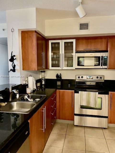 For Rent: $3,400 (2 beds, 2 baths, 1180 Square Feet)