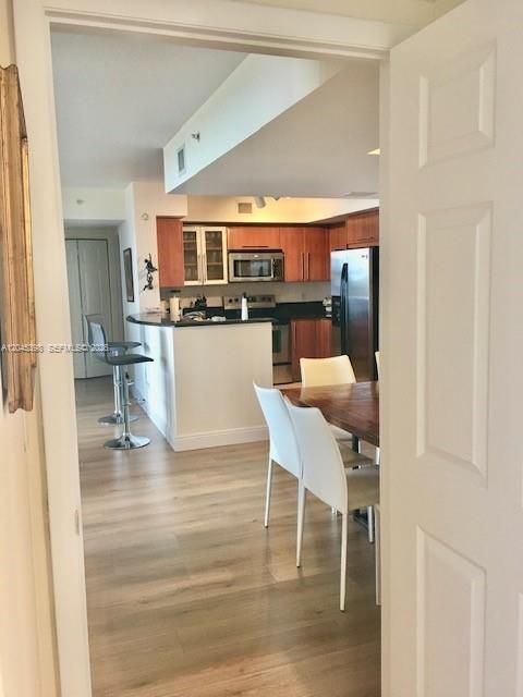 For Rent: $3,400 (2 beds, 2 baths, 1180 Square Feet)