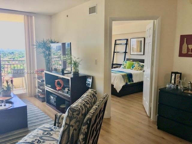 For Rent: $3,400 (2 beds, 2 baths, 1180 Square Feet)