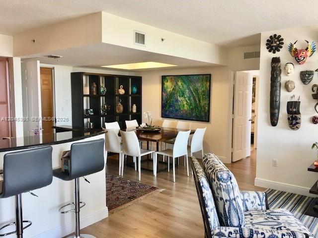 For Rent: $3,400 (2 beds, 2 baths, 1180 Square Feet)