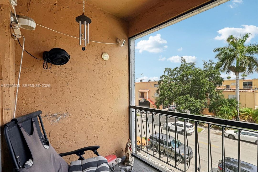 На продажу: $234,000 (2 спален, 1 ванн, 1042 Квадратных фут)