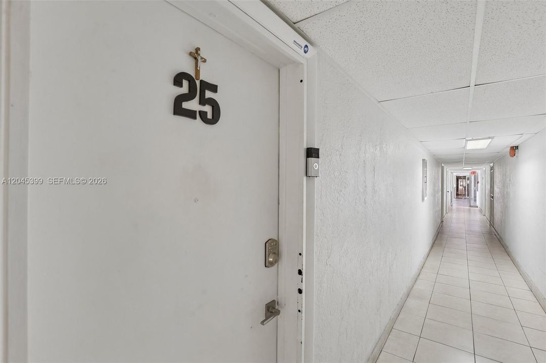 На продажу: $234,000 (2 спален, 1 ванн, 1042 Квадратных фут)