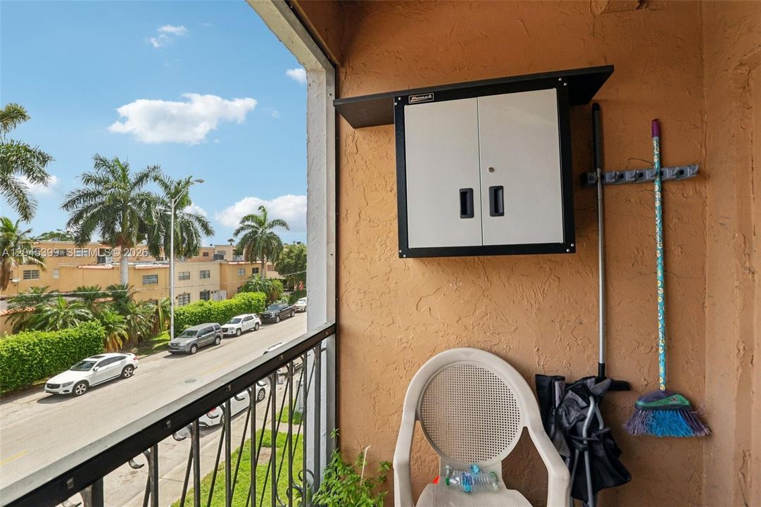 На продажу: $234,000 (2 спален, 1 ванн, 1042 Квадратных фут)