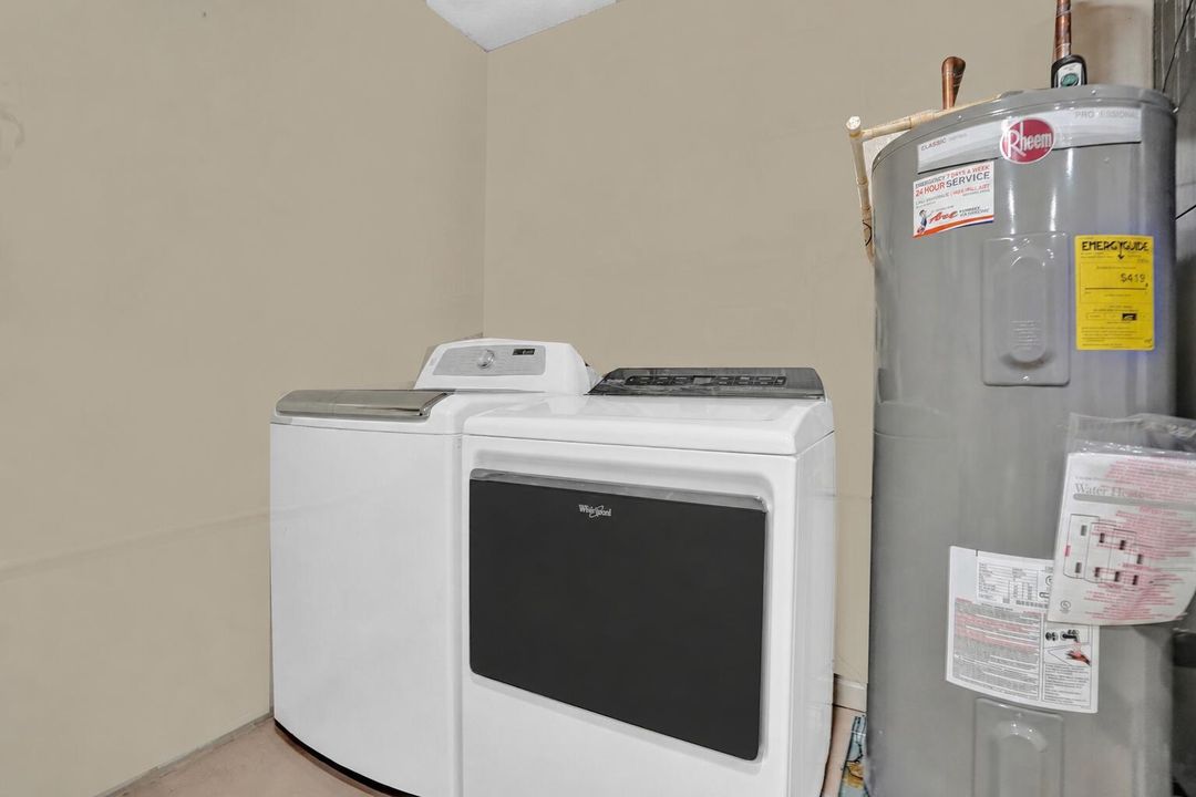 Washer and Dryer 4921