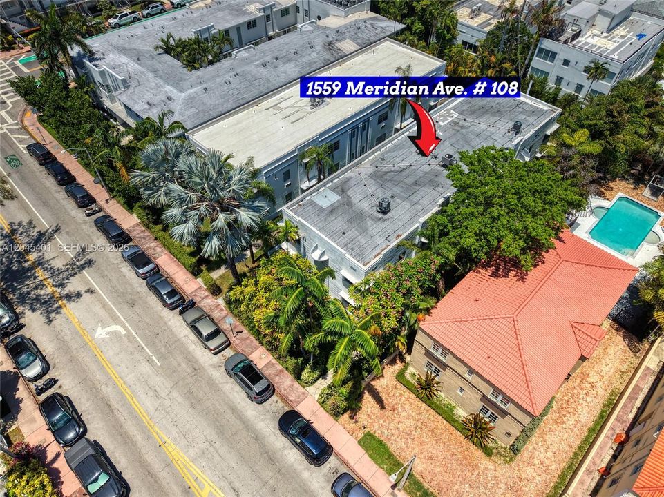 For Sale: $309,000 (1 beds, 1 baths, 682 Square Feet)