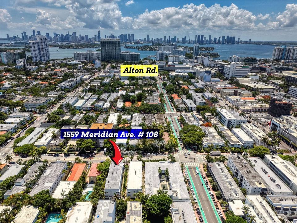 For Sale: $309,000 (1 beds, 1 baths, 682 Square Feet)