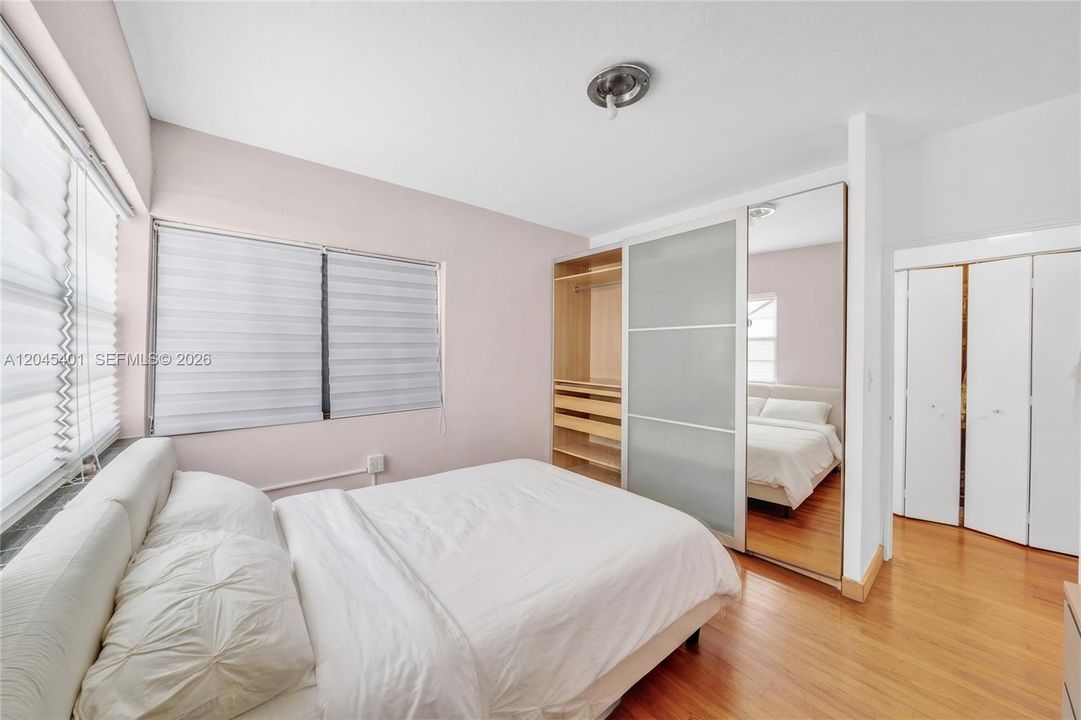 For Sale: $309,000 (1 beds, 1 baths, 682 Square Feet)
