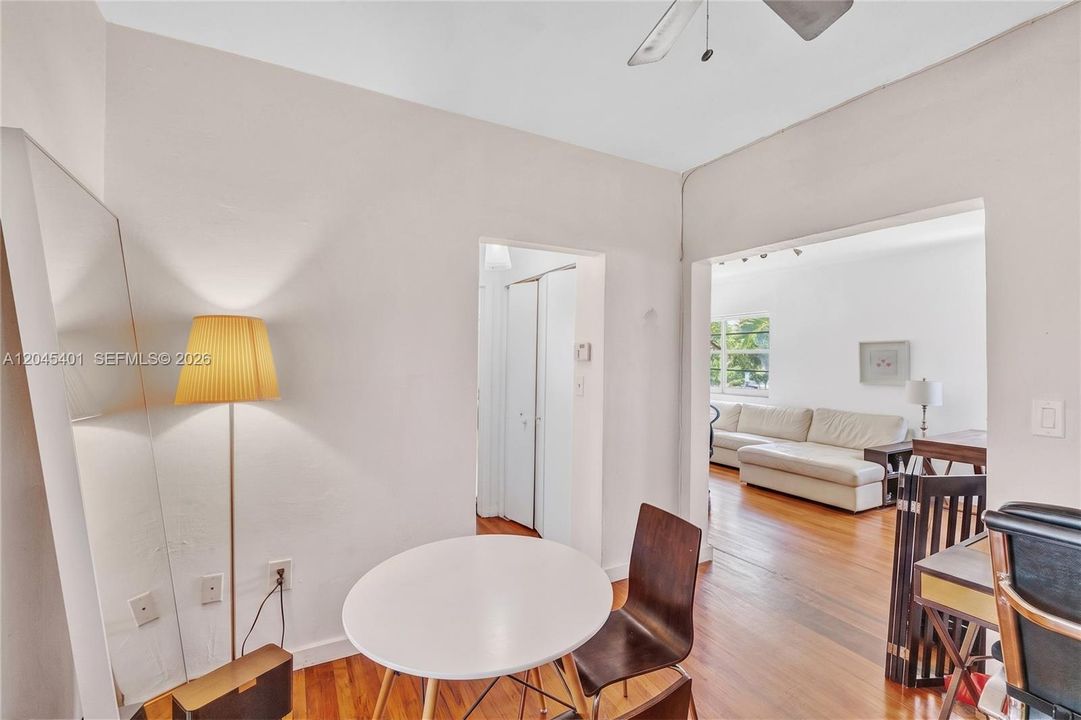 For Sale: $309,000 (1 beds, 1 baths, 682 Square Feet)