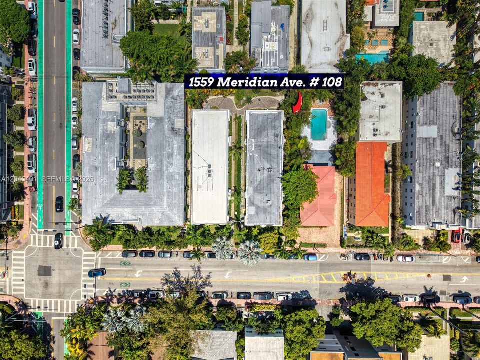 For Sale: $309,000 (1 beds, 1 baths, 682 Square Feet)